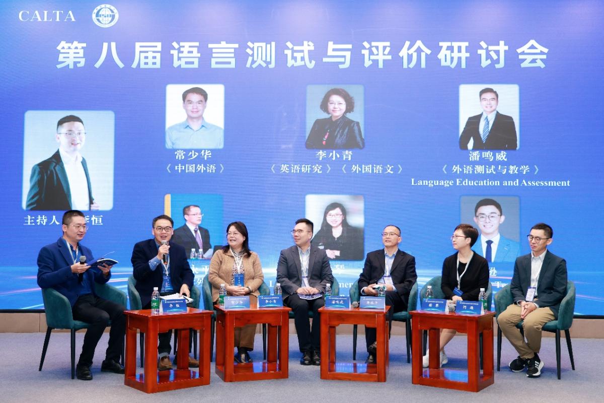 图片包含 人, 男人, 前, 人们 AI 生成的内容可能不正确。